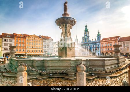 La fontaine Samson sur la place centrale de la ville Ceske Budejovice.Plus grande fontaine baroque de la République tchèque, en Europe. Banque D'Images