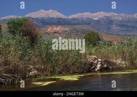 Paysage au lac de Kournas sur la Crète en Grèce, Europe Banque D'Images