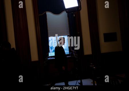 Washington, Vereinigte Staaten.20th janvier 2022.Le chef de la minorité de la Chambre des États-Unis, Kevin McCarthy (républicain de Californie), traverse la salle Rayburn au Capitole des États-Unis à Washington, DC, le jeudi 20 janvier 2022.Crédit : Rod Lamkey/Pool via CNP/dpa/Alay Live News Banque D'Images