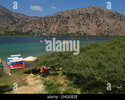 Paysage au lac de Kournas sur la Crète en Grèce, Europe Banque D'Images