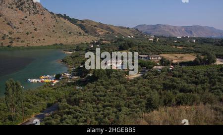 Paysage au lac de Kournas sur la Crète en Grèce, Europe Banque D'Images