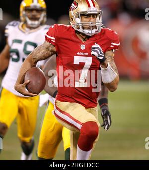 San Francisco, États-Unis.12th janvier 2013.Le quarterback de San Francisco 49ers Colin Kaepernick (7) se lance pour un touchdown au troisième trimestre alors que le San Francisco 49ers a battu les Green Bay Packers dans le NFC Divisional Playoff le samedi 12 janvier 2013, au parc Candlestick à San Francisco.(Photo de Patrick Tehan/San Jose Mercury News/TNS/Sipa USA) crédit: SIPA USA/Alay Live News Banque D'Images