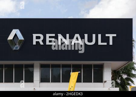 VALENCE, ESPAGNE - 13 JANVIER 2022 : Renault est un constructeur automobile multinational français Banque D'Images