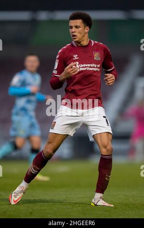 Shaun McWilliams de Northampton Town pendant le match de la Sky Bet League Two au stade Sixfields, Northampton.Date de la photo: Samedi 15 janvier 2022. Banque D'Images