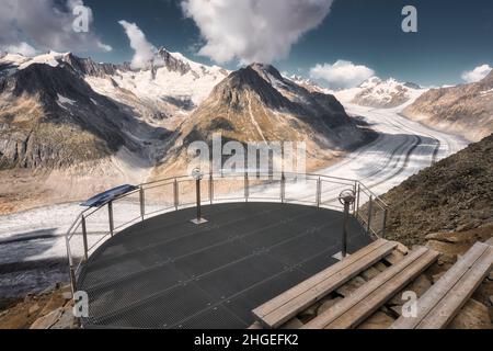 Glacier d'Aletsch dans les Alpes bernoises, canton du Valais, Suisse.Vue panoramique sur le plus grand glacier des Alpes.Patrimoine mondial de l'UNESCO. Banque D'Images