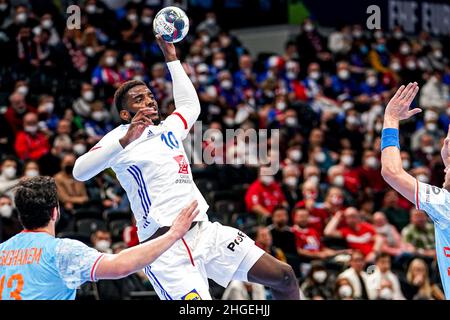 Budapest, Hongrie.20th janvier 2022.BUDAPEST, HONGRIE - JANVIER 20: Dika Mem de France pendant le match EHF Euro 2022 Groupe B entre la France et les pays-Bas au MVM Dome le 20 janvier 2022 à Budapest, Hongrie (photo de Henk Seppen/Orange Pictures) Credit: Orange pics BV/Alay Live News Banque D'Images