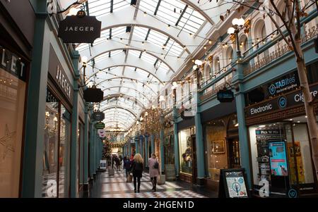 La grande arcade de l'Ouest dans le centre de Birmingham. Banque D'Images