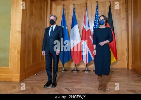 Berlin, Allemagne.20th janvier 2022.Le secrétaire d'État américain Antony Blinken s'est adressé au ministre allemand des Affaires étrangères Annalena Baerbock, à droite, le 20 janvier 2022 à Berlin, en Allemagne.Blinken rencontre des alliés européens pour discuter de la situation avec la Russie.Crédit : Ron Przysucha/Département d'État/Alamy Live News Banque D'Images