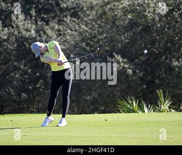 Orlando, États-Unis.20th janvier 2022.Blair O'Neal sort du huitième fairway lors de la première partie du tournoi de champions de vacances Hilton Grand de LPGA 2022 au Lake Nona Golf and Country Club d'Orlando, en Floride, le jeudi 20 janvier 2022.Photo de Joe Marion/UPI crédit: UPI/Alay Live News Banque D'Images