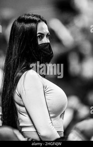 MAZATLAN, MEXIQUE - FÉVRIER 04: Une amateur, femme vénézuélienne fal, beauté, beau portant un masque pour covid 19 au stade Tedoro Mariscal una aficioanda mujer venezonala, belleza ,hermosa usando cubrebocas por covid 19 en el estadio Tedoro Mariscal pendant le match entre le Venezuela et le Mexique dans le cadre de Serie del Caribe 2021 le 4 février 2021 à Mazatlan, Mexique.(photo par Luis Gutierrez/Norte photo) Banque D'Images