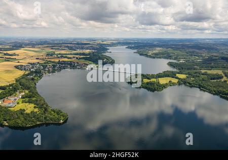 Photo aérienne, inondation après une forte pluie, barrage Möhne avec niveau d'eau, Günne, lac Möhne, pays aigre, Rhénanie-du-Nord-Westphalie,Allemagne, DE, Europe, œil d'oiseau Banque D'Images