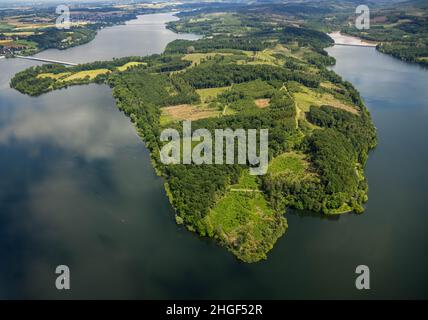 Photo aérienne, inondation après une forte pluie, barrage Möhne avec niveau d'eau, Günne, lac Möhne, pays aigre, Rhénanie-du-Nord-Westphalie,Allemagne, DE, Europe, œil d'oiseau Banque D'Images