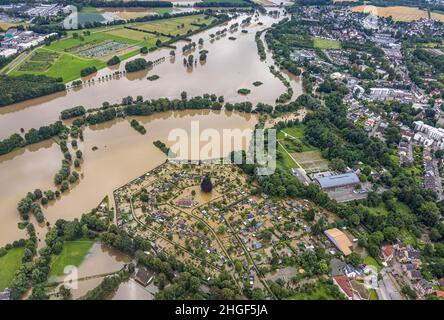 Vue aérienne, inondation de la Ruhr, camping inondé, restaurant Amsel sur le sentier cyclable de la vallée de la Ruhr à Schwerte, Schwerte, région de la Ruhr, Rhénanie-du-Nord-Westphalie, GE Banque D'Images