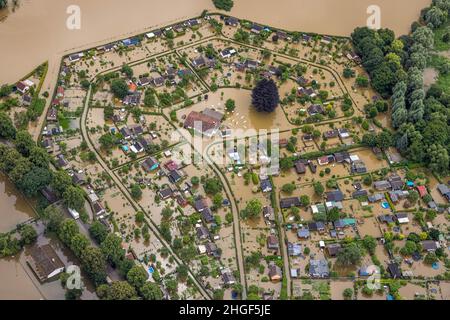 Vue aérienne, inondation de la Ruhr, camping inondé, restaurant Amsel sur le sentier cyclable de la vallée de la Ruhr à Schwerte, Schwerte, région de la Ruhr, Rhénanie-du-Nord-Westphalie, GE Banque D'Images