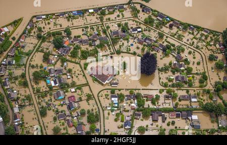 Vue aérienne, inondation de la Ruhr, camping inondé, restaurant Amsel sur le sentier cyclable de la vallée de la Ruhr à Schwerte, Schwerte, région de la Ruhr, Rhénanie-du-Nord-Westphalie, GE Banque D'Images