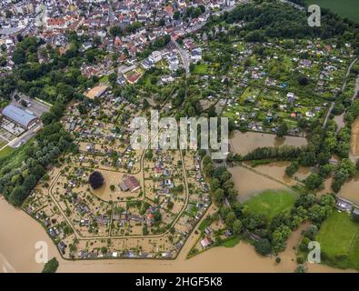 Vue aérienne, inondation de la Ruhr, camping inondé, restaurant Amsel sur le sentier cyclable de la vallée de la Ruhr à Schwerte, Schwerte, région de la Ruhr, Rhénanie-du-Nord-Westphalie, GE Banque D'Images