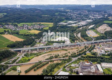 Vue aérienne, inondation de Lenne, pont de Lenne, pont de A45, vallée de Lenne,Hagen, région de la Ruhr, Rhénanie-du-Nord-Westphalie, Allemagne, Luftbild,Lennehochwasser, Lenneb Banque D'Images