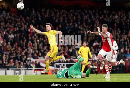 Diogo Jota de Liverpool (à gauche) marque le deuxième but de son côté du match lors de la demi-finale de la coupe Carabao au stade Emirates, Londres.Date de la photo: Jeudi 20 janvier 2022. Banque D'Images