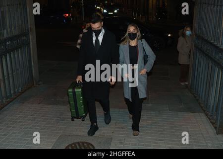 Madrid, Espagne.20th janvier 2022.Jacobo et Gisela Ostos arrivent à l'église de Santa Barbara pour les funérailles de Jaime Ostos.le corrida est mort le 8th 2022 janvier à Bogota (Colombie), où il était en vacances avec sa femme, Maria Angeles Grajal.(Photo par Atilano Garcia/SOPA Images/Sipa USA) crédit: SIPA USA/Alay Live News Banque D'Images