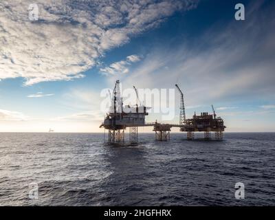 Plate-forme offshore dans la mer du Nord.Plate-forme de production de pétrole et de gaz offshore. Banque D'Images