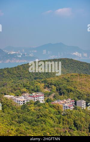 Petit village et maisons dans les bois, Mo Tat WAN, Lamma Island, Hong Kong Banque D'Images