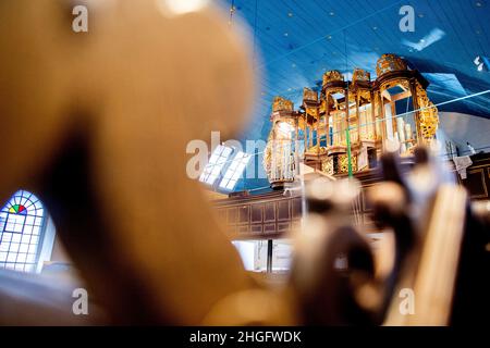 Otterndorf, Allemagne.20th janvier 2022.L'orgue historique de Gloger se trouve dans la nef de l'église Saint-Severi.Le plus grand orgue baroque de la région d'Elbe-Weser est démantelé et sera restauré pour un coût de 1,8 millions d'euros.Credit: Hauke-Christian Dittrich/dpa/Alay Live News Banque D'Images