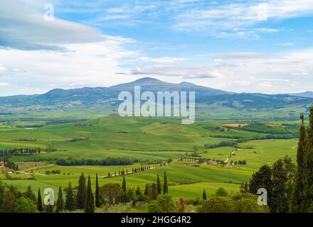 Pienza (Italie) - la magnifique ville médiévale de la Toscane au printemps, avec des vues et des paysages très célèbres dans le site de l'UNESCO de Val d'Orcia Banque D'Images
