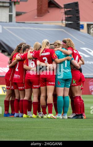 Adélaïde, Australie.21st janvier 2022.Adélaïde, Australie méridionale, Jalua Adelaide United les joueurs forment un cercle avant le match Liberty A-League Women's entre Adelaide United et Wellington Phoenix au stade Coopers d'Adélaïde, en Australie.NOE Llamas/SPP crédit: SPP Sport Press photo./Alamy Live News Banque D'Images