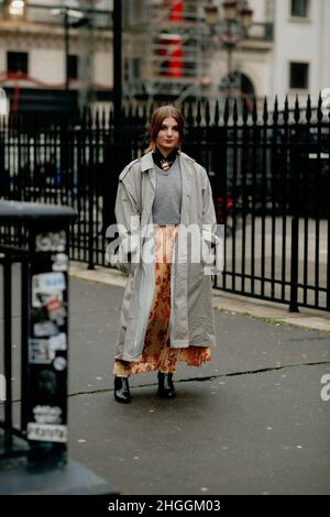 Paris, France.19th janvier 2022.Street style, en arrivant au spectacle Ami Fall-Winter 2022-2023 pour hommes, tenu au Palais Brongniart, Paris, France, le 19th janvier 2022.Photo de Marie-Paola Bertrand-Hillion/ABACAPRESS.COM crédit: Abaca Press/Alay Live News Banque D'Images