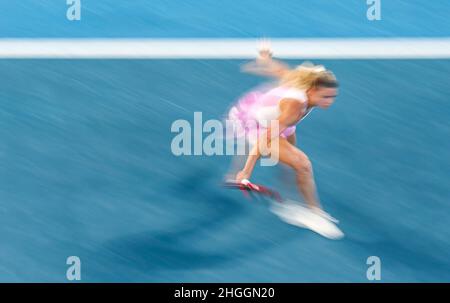 Melbourne, Australie.21st janvier 2022.Camila Giorgi d'Italie participe au match de 3rd tours féminin contre Ashleigh Barty d'Australie lors de l'Open d'Australie à Melbourne Park, à Melbourne, en Australie, le 21 janvier 2022.Credit: Bai Xuefei/Xinhua/Alay Live News Banque D'Images