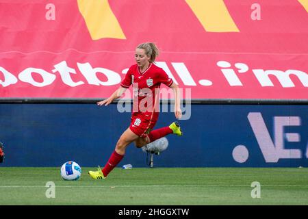 Adélaïde, Australie.21st janvier 2022.Adélaïde, Australie méridionale, Jalua Dylan Holmes (16 Adélaïde) conduit avec le ballon pendant le match Liberty A-League Women's entre Adelaide United et Wellington Phoenix au stade Coopers d'Adélaïde, en Australie.NOE Llamas/SPP crédit: SPP Sport Press photo./Alamy Live News Banque D'Images