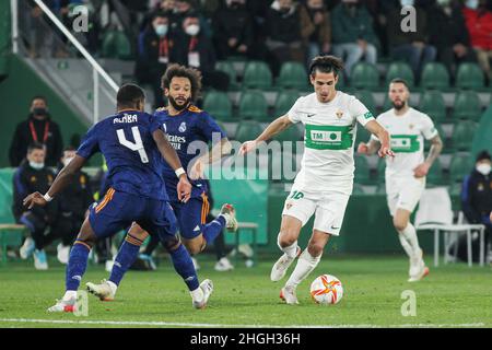 Elche, Alicante, Espagne.20th janvier 2022.Pere Milla d'Elche et David Alaba du Real Madrid pendant la coupe d'Espagne, Copa del Rey, ronde de 16 match de football entre Elche CF et Real Madrid le 20 janvier 2022 au stade Martinez Valero d'Elche, Alicante, Espagne - photo: IrH/DPPI/LiveMedia crédit: Independent photo Agency/Alay Live News Banque D'Images