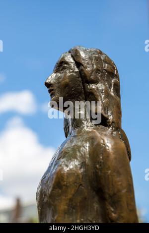 Amsterdam, pays-Bas - 7 juillet 2014 : statue d'Anne Frank de mari Andreissen.Une victime de l'Holocauste âgée de 15 ans, célèbre pour son journal intime, qui est morte dans un con Banque D'Images