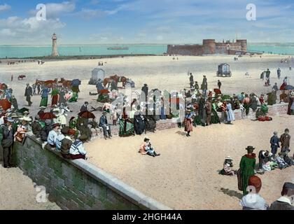 Illustration de la fin du 19th siècle des vacanciers sur la plage de New Brighton sur la péninsule Wirral à l'embouchure de la rivière Mersey.Au bord de l'eau, vous pourrez voir le phare de Perch Rock et le fort Perch Rock de l'époque napoléonienne. Banque D'Images