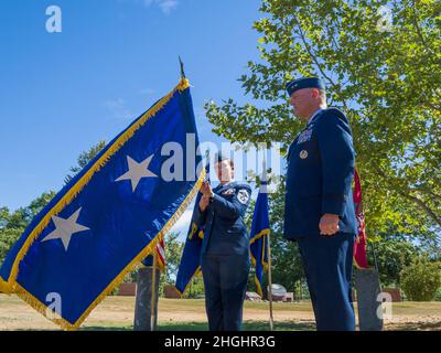 Oregon Air National Guard Brig. Le général James R. Kriesel est promu au grade de général de division lors d'une cérémonie à Salem, Oregon, le 7 août 2021, présidée par le général de division Michael Stencel, le général Adjutant, Oregon. En tant que général de division nouvellement nommé, M. Kriesel deviendra l'adjoint de la Garde nationale au commandant des forces aériennes des États-Unis en Europe et en Afrique Banque D'Images