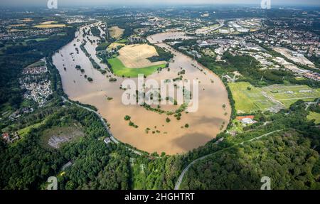 Photographie aérienne, inondation de la Ruhr, inondation, boucle de la Ruhr, vallée de la Ruhr, virage de la Ruhr, méandre, Isenbergstraße , Hattingen,Ruhrgebiet, Rhénanie-du-Nord-Westphalie, G Banque D'Images