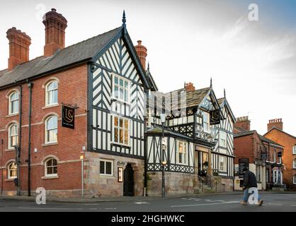 Royaume-Uni, Angleterre, Cheshire, Congleton, West Street,Ancienne auberge de coaching récemment rénovée Lion and Swan Hotel, Banque D'Images