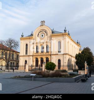 Synagogue juive sur la place Kossuth à Pecs, Hongrie, Europe Banque D'Images