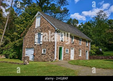 Titusville, NJ, USA,10,28,2021 Stone Barn by Johnson Ferry House, Washington Crossing State Park, New Jersey. Banque D'Images