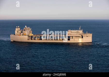 210813-N-LR905-12687 OCÉAN PACIFIQUE (AOÛT 13, 2021) – la base maritime expéditionnaire USS Miguel Keith (ESB 5) navigue dans l'océan Pacifique, août 13. Miguel Keith mène actuellement des opérations de routine dans la 3e flotte des États-Unis. Banque D'Images