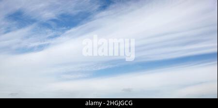 Photo panoramique de ciel flou.Fond bleu ciel Banque D'Images