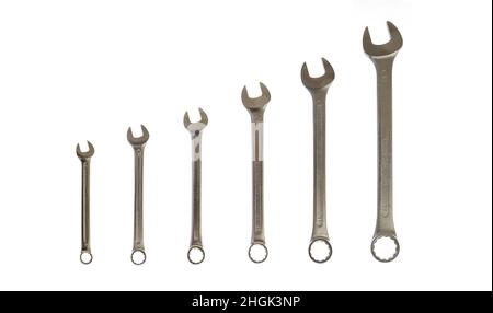 Jeu d'outils de travail à clé.Nouvelle clé mixte de taille différente découpe isolée sur fond blanc, élément design. Banque D'Images