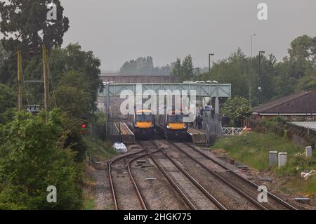 2 Arriva CrossCountry classe 170 Turbostar trains 170111 et 170105 appelant à Ashchurch pour la gare de Tewkesbury Banque D'Images