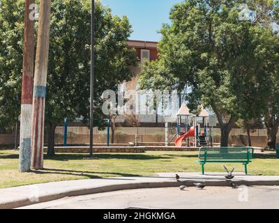 Chihuahuita Park à El Paso, Texas, qui repart sur la barrière frontalière Mexique-États-Unis Banque D'Images