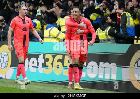 Adam idah (au centre) et les coéquipiers de Norwich City célèbrent le troisième but de leur partie, marqué par Juraj Kucka de Watford (non représenté) lors du match de la Premier League à Vicarage Road, Watford.Date de la photo: Vendredi 21 janvier 2022. Banque D'Images