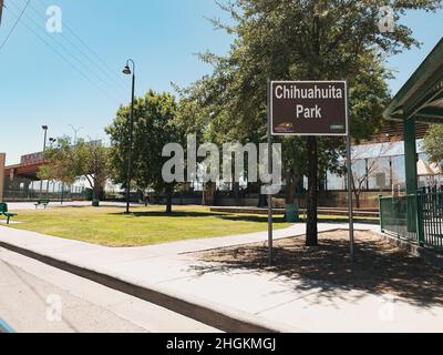 Chihuahuita Park à El Paso, Texas, qui repart sur la barrière frontalière Mexique-États-Unis Banque D'Images