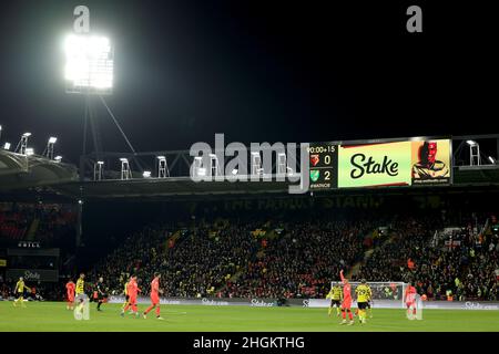 Londres, Royaume-Uni.21st janvier 2022.21st janvier 2022 : Vicarage Road, Watford, Herts, Angleterre ; Premier League football,Watford contre Norwich City; l'arbitre donne un minimum de 15 minutes de temps supplémentaire en raison des problèmes électriques pendant le jeu crédit: Action plus Sports Images/Alay Live News Banque D'Images