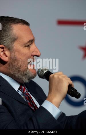 Austin, États-Unis.21st janvier 2022.Le sénateur américain TED CRUZ, républicain du Texas, explique en détail ses nombreuses critiques à l'encontre de l'administration du président Biden lors d'un discours liminaire à la conférence politique annuelle de la Texas public Policy Foundation.©Bob Daemmrich Banque D'Images