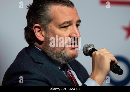 Austin, États-Unis.21st janvier 2022.Le sénateur américain TED CRUZ, républicain du Texas, explique en détail ses nombreuses critiques à l'encontre de l'administration du président Biden lors d'un discours liminaire à la conférence politique annuelle de la Texas public Policy Foundation.©Bob Daemmrich Banque D'Images