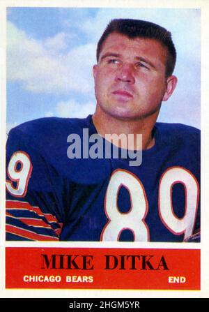 Une carte de football Philadelphia Gum 1964 représentant Mike Ditka avec les ours de Chicago. Banque D'Images